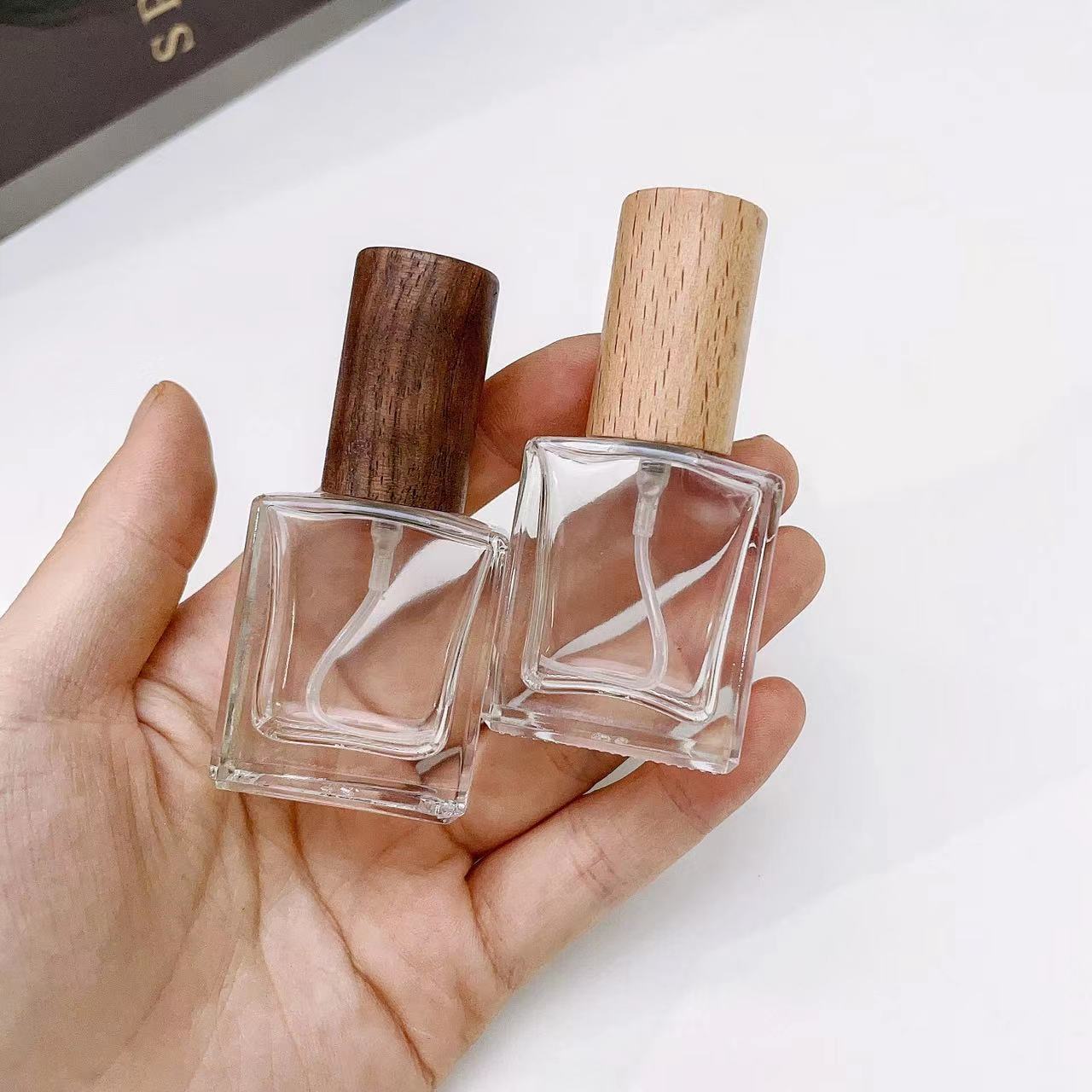 Perfume Quotes - زجاجة بخاخ عطر من الزجاج السميك