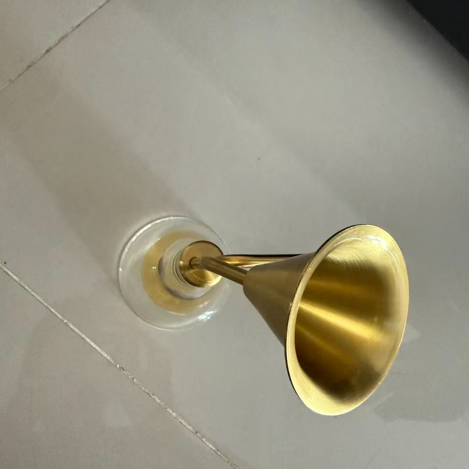 قوارير عينات عطرية معلقة على ا - مراجعة Perfume In Fragrance Shop وسعره