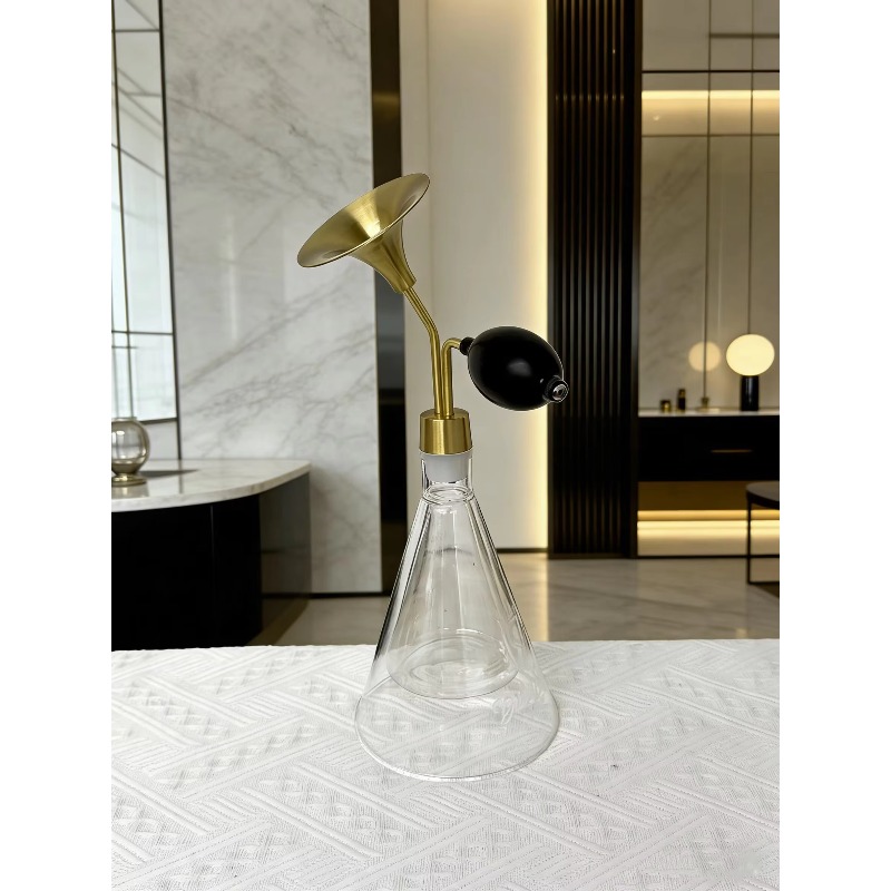 قوارير عينات عطرية معلقة على ا - مراجعة Perfume In Fragrance Shop وسعره