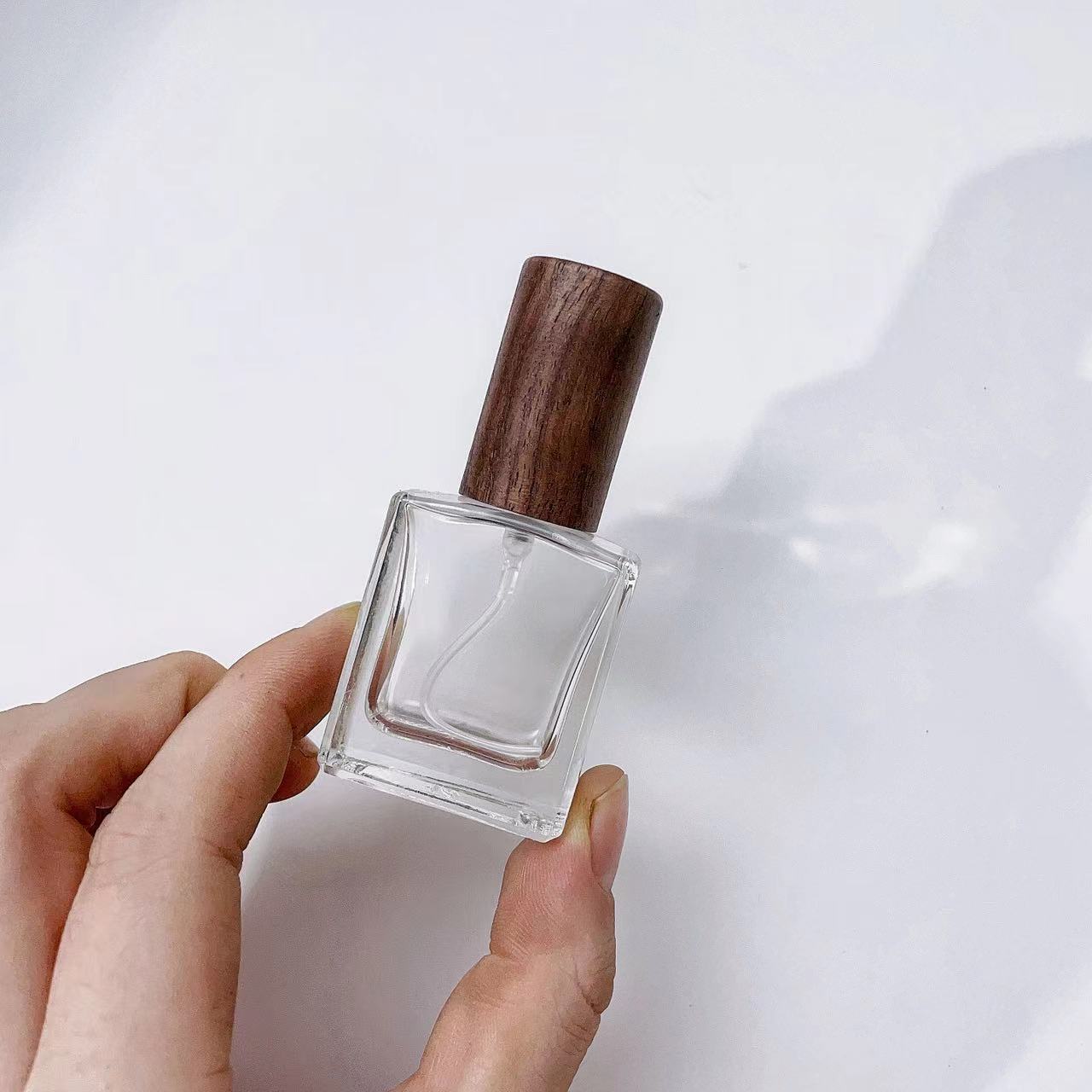 زجاجة بخاخ عطر من الزجاج السمي - مراجعة Perfume Quotes وسعره